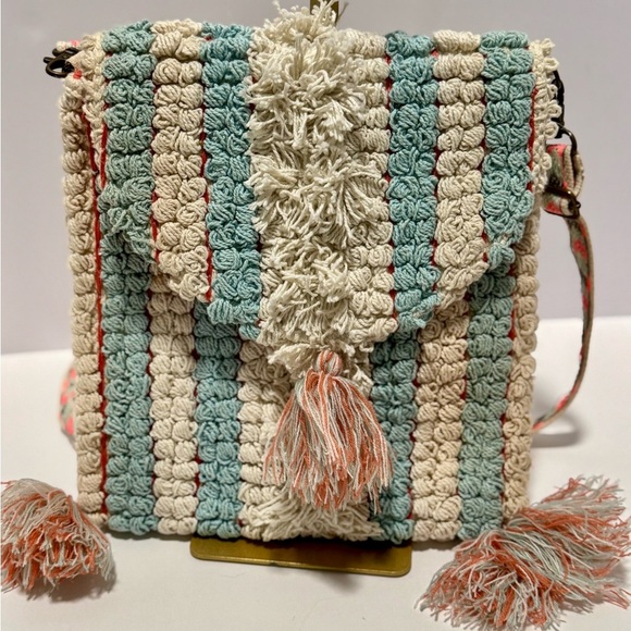 chloe & lex Crossbody Bag. - Picture 1 of 10